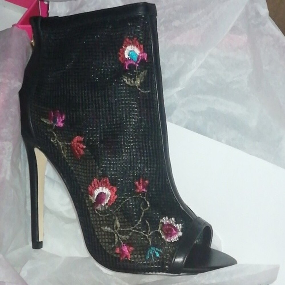 Shoe Dazzle Marissa Mesh Cage Booties size 8 - Picture 6 of 6